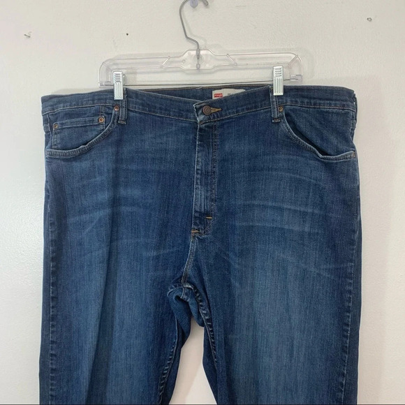 Wrangler Relaxed Fit Jeans Size 42  Straight Leg Inseam 29 Blue Cotton Blend - Picture 2 of 11